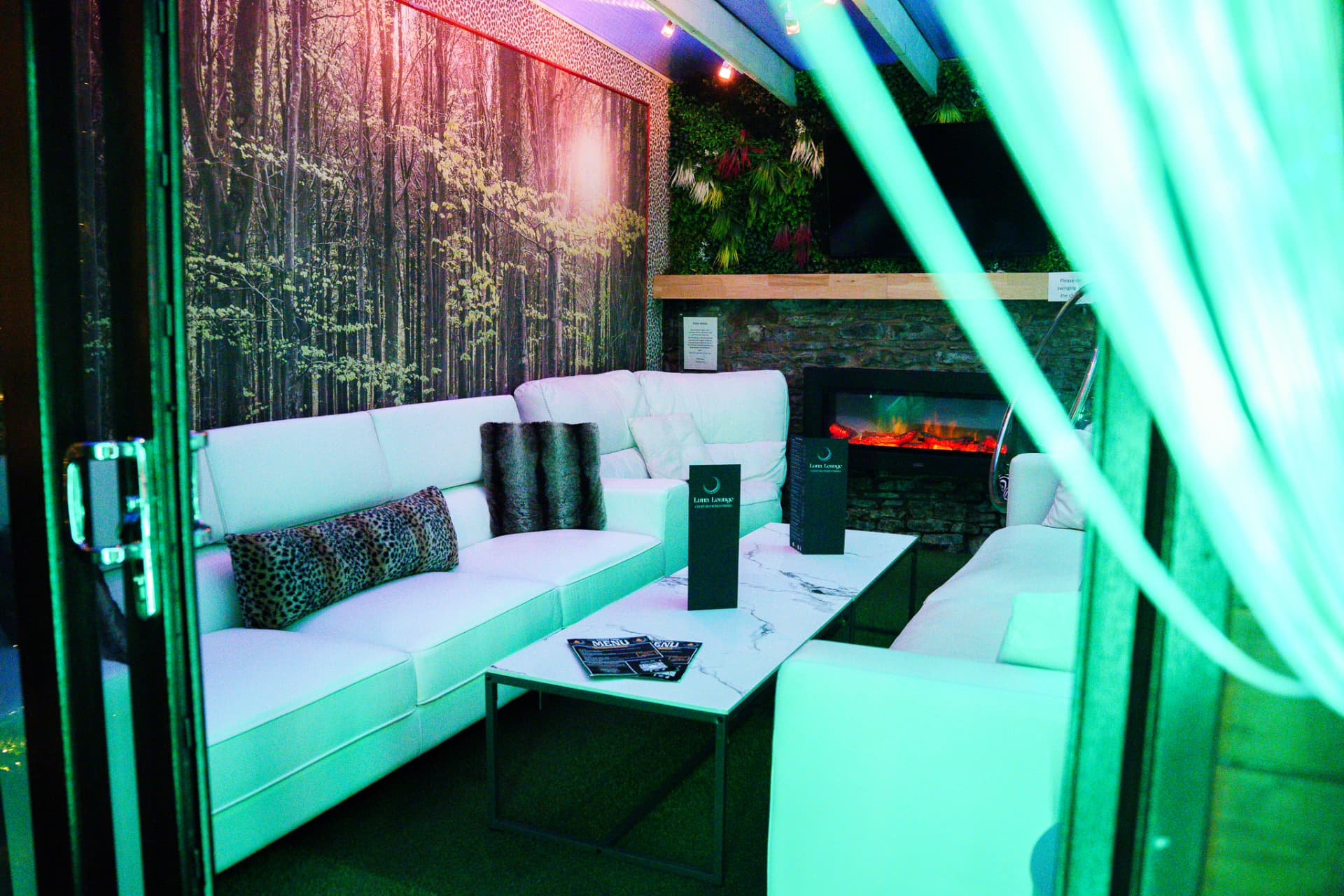 Eight private rooms