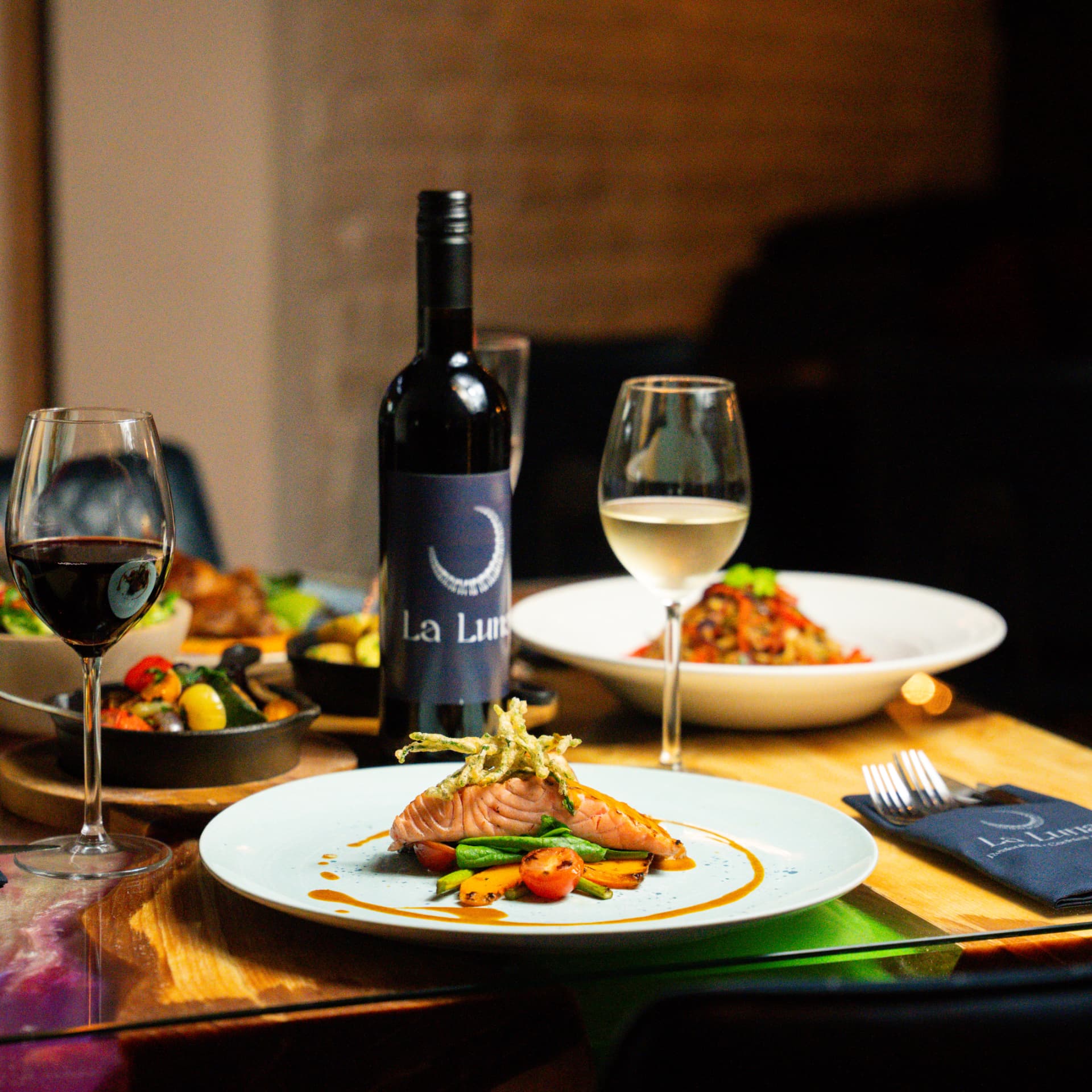 La Luna signature plate